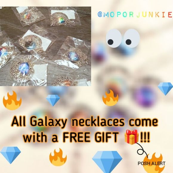 Crescent moon galaxy necklace purple/blue - Picture 4 of 6